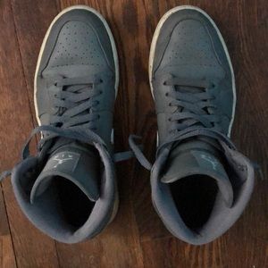 Jordan 1 (Grey)
